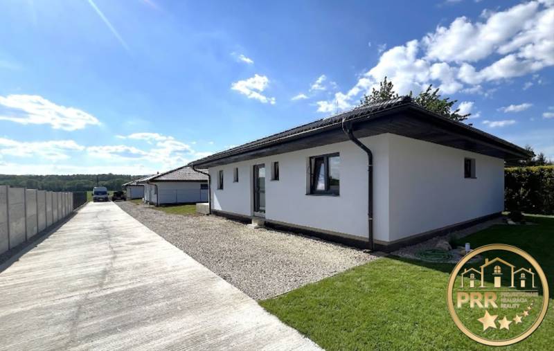 Exteriér-pred domom.jpg