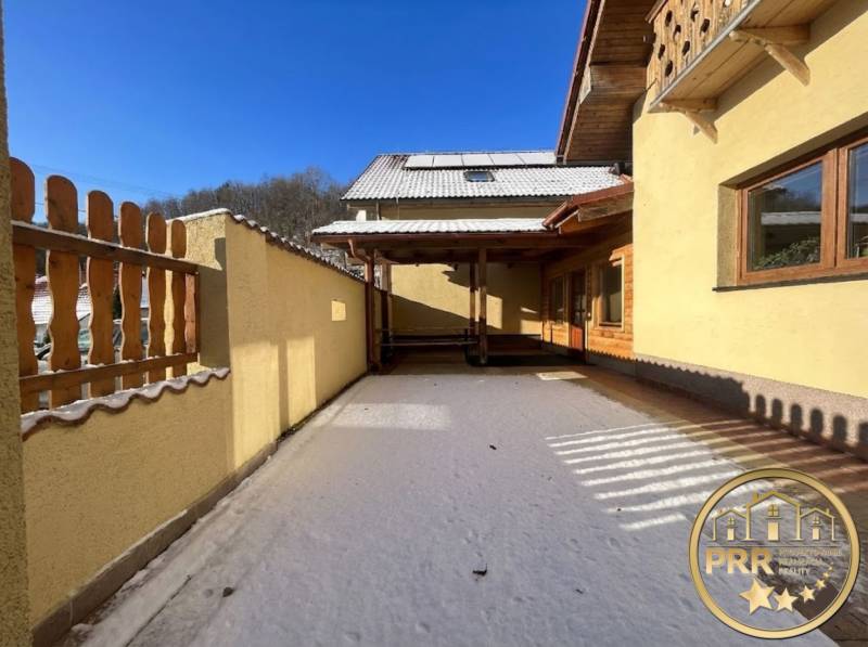 Penzión-vnútorná terasa.jpg